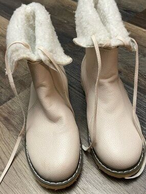 Women's Cream Winter Boots